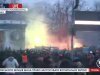 Митингующие на Грушевского начали запускать в сторону милиционеров фейерверки