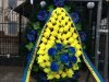 В Киеве к посольству РФ принесли траурный венок для Путина