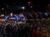 Оппозиция снимает с митинга партийные флаги и переходит на Майдан Незалежности