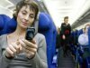 Европейские авиакомпании смягчат правила использования гаджетов в воздухе