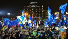 В Киеве на Евромайдан вышли около 10 тыс. человек