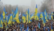 Партия регионов заявляет о 50 тысячах собравшихся на Европейской площади против СА с ЕС