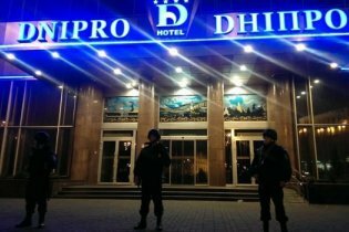 [фото] Аваков: "Правый сектор" покинул гостиницу "Днепр" в 7:45