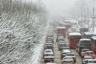 [фото] В Москве первоапрельский снегопад парализовал дороги