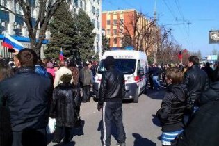 [фото] В Луганске захватили здание СБУ