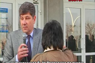 [фото] В Луганске во время митинга побили мэра