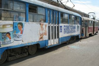 [фото] В Харькове пострадали семь человек в результате столкновения двух трамваев