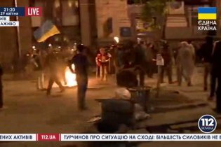 [фото] В Киеве во время факельного шествия в память о Небесной сотне был применен слезоточивый газ