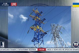 [фото] В украинский флаг в Москве перекрашена опора линии электропередач