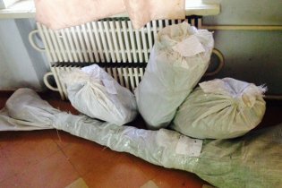 [фото] В Днепропетровской обл. у мужчины изъяли оружие, наркотики и угнанные автомобили
