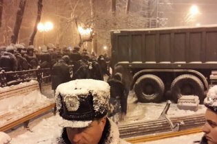 [фото] Милиция начала зачистку баррикад на Евромайдане