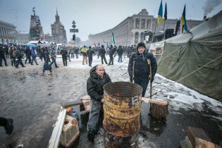 [фото] В центре Киева митингуют около 3 тыс. человек, - МВД