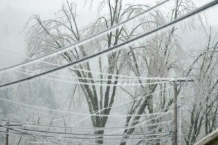 [фото] В США и Канаде 500 тыс. человек остались без света из-за сильных снегопадов