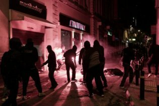 [фото] В Афинах полицейские разогнали масштабную акцию протеста