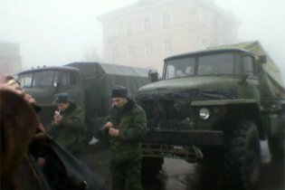 [фото] В Красном Луче боевики "ЛНР" устроили военный парад, - соцсети