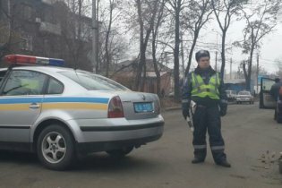 [фото] В Днепропетровске грузовик протаранил три авто; есть погибшие