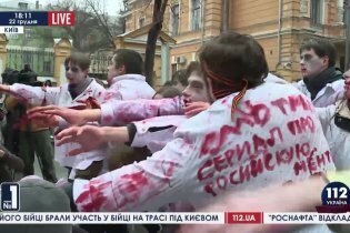 [фото] В Киеве прошел флэш-моб против русских сериалов
