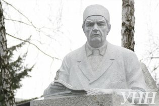 [фото] В Киеве открыли памятник выдающемуся хирургу Шалимову