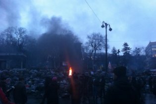 [фото] На Грушевского снова горели шины: была объявлена тревога