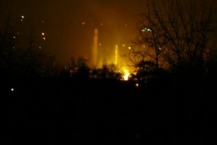 [фото] В Донецке в результате артобстрела горит завод "Донецкгормаш"