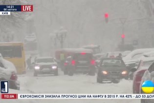 [фото] Снегопад парализовал движение транспорта в Киеве