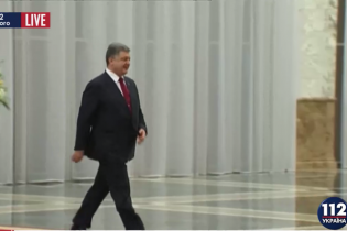 [фото] Лукашенко встретил Порошенко во Дворце независимости в Минске