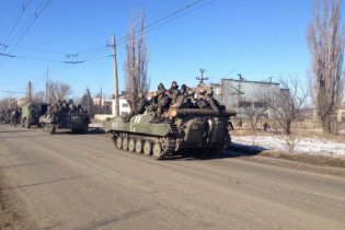 [фото] Как украинские войска выходят из Дебальцево, - фото