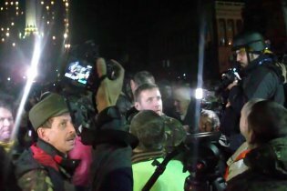 [фото] Видео прорыва Парасюка на сцену Майдана 21 февраля 2014 г