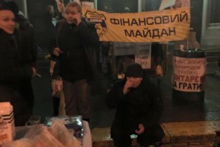 [фото] Активисты "Кредитного майдана" намерены продолжать протест под НБУ, - корреспондент