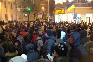 [фото] В Житомире митингующие заблокировали центральную улицу и требуют отставки мэра и губернатора