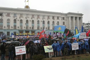 [фото] В Симферополе около 5 тысяч крымчан вышли на митинг в поддержку действий властей, - ПР
