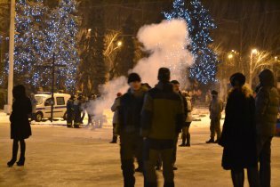 [фото] Донецк встретил Новый год салютом и гуляниями на площади у памятника Ленину