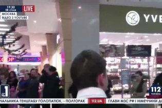 [фото] В торговом центре Москвы спели украинские колядки