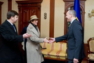 [фото] Президент ПАСЕ Брассер прибыла в Украину