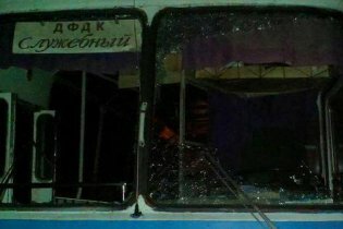 [фото] В сети обнародованы фото автобуса, обстрелянного накануне под Докучаевском