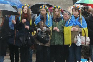 [фото] В Ровно около 300 человек почтили память погибших под Волновахой