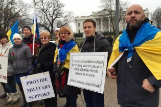 [фото] В Вашингтоне представители диаспоры вышли на акцию в поддержку Украины