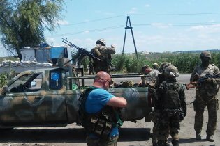 [фото] Батальон "Донбасс" получил 10 автомобилей на военные нужды от народа