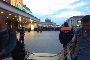 [фото] Милиция ищет бомбу на Южном и Центральном железнодорожных вокзалах в Киеве
