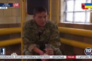 [фото] Надежду Савченко будет пытаться посетить группа украинских и польских депутатов