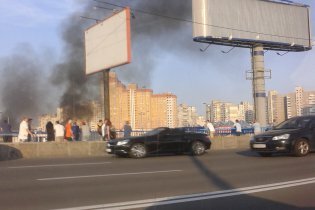 [фото] В Киеве на проспекте Бажана возник пожар, столб огня достигает 5 метров, - очевидцы