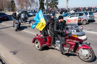 [фото] Слет байкеров в Днепропетровске: украинские флаги и никакой политики