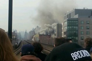 [фото] В Нью-Йорке в результате взрыва частично обрушилось здание
