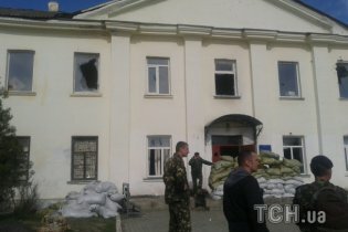 [фото] В Интернете обнародованы фотографии разгромленной воинской части в Феодосии