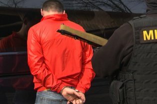 [фото] Задержанные в Гидропарке с арсеналом оружия мужчины, являются членами Автомайдана, - неофициальная информация