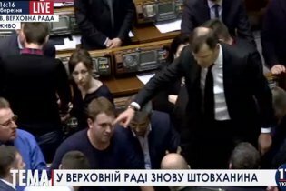 [фото] Депутаты в Раде успокоились, Мельничук покинул сессионный зал