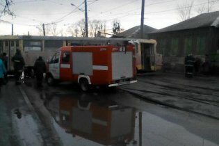 [фото] В Харькове сошел с рельсов трамвай, есть пострадавшие