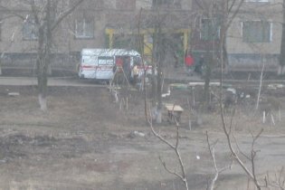 [фото] В Макеевке возле дома взорвалась граната, ранены три человека, в том числе ребенок