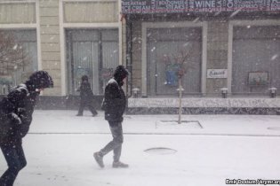 [фото] В Симферополе с утра идет сильный снег