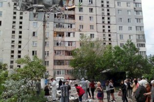 [фото] В Николаеве из-за утечки газа произошел взрыв в 9-этажном доме, разрушены три этажа